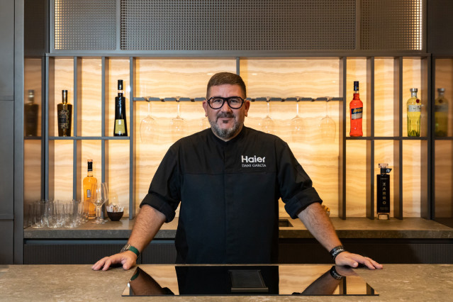 El chef Dani García en el espacio Color Me Hungry, equipado con electrodomésticos de Haier