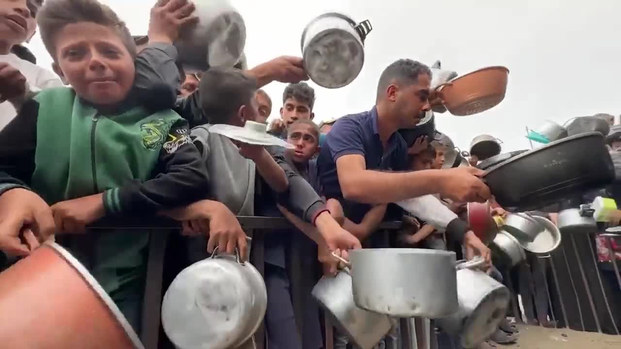 Al menos tres muertos y 46 heridos por disparos de Israel en un centro de reparto de ayuda
