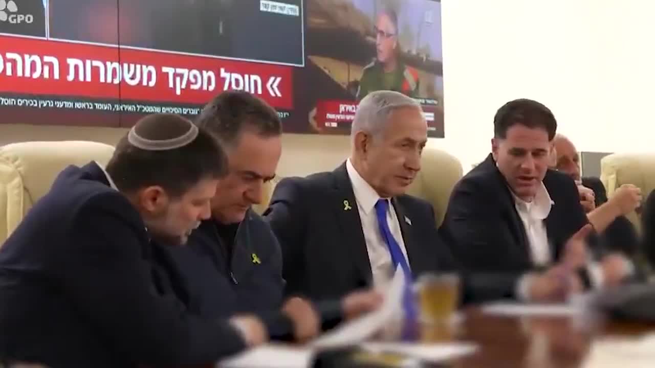 Israel bombardea docenas de objetivos en Irán y mata al jefe de la Guardia Revolucionaria iraní