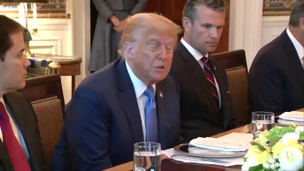 Trump sale en defensa de Pam Bondi tras acusaciones de falta de transparencia en caso Epstein