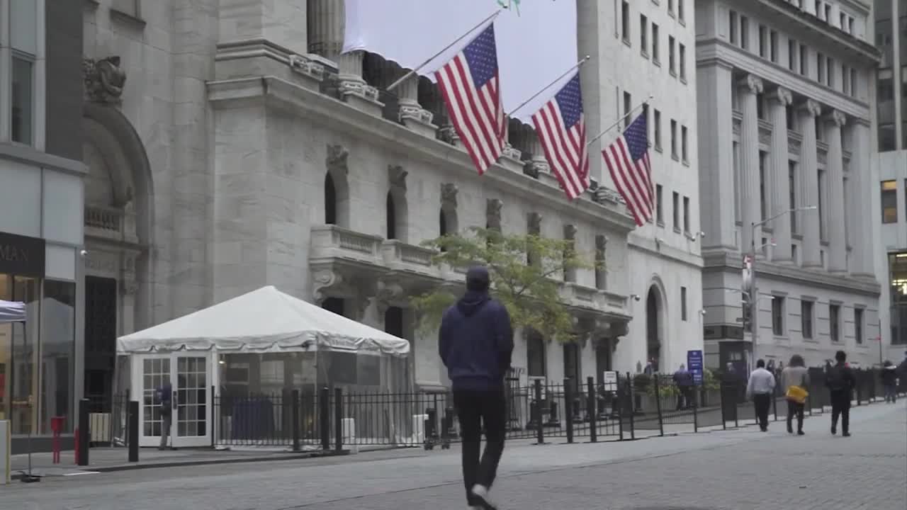 Un tribunal de apelaciones avala decisión de Trump de revocar permisos migratorios temporales