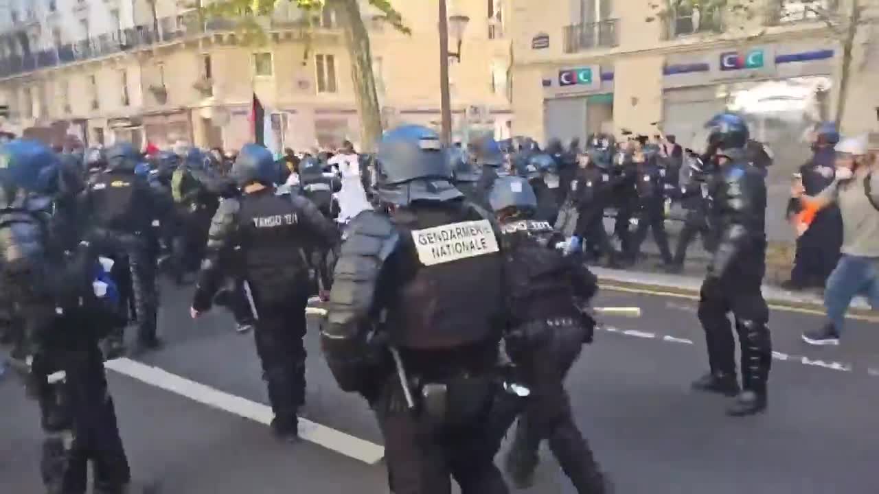 Más de 300 detenidos en la jornada de huelga en Francia