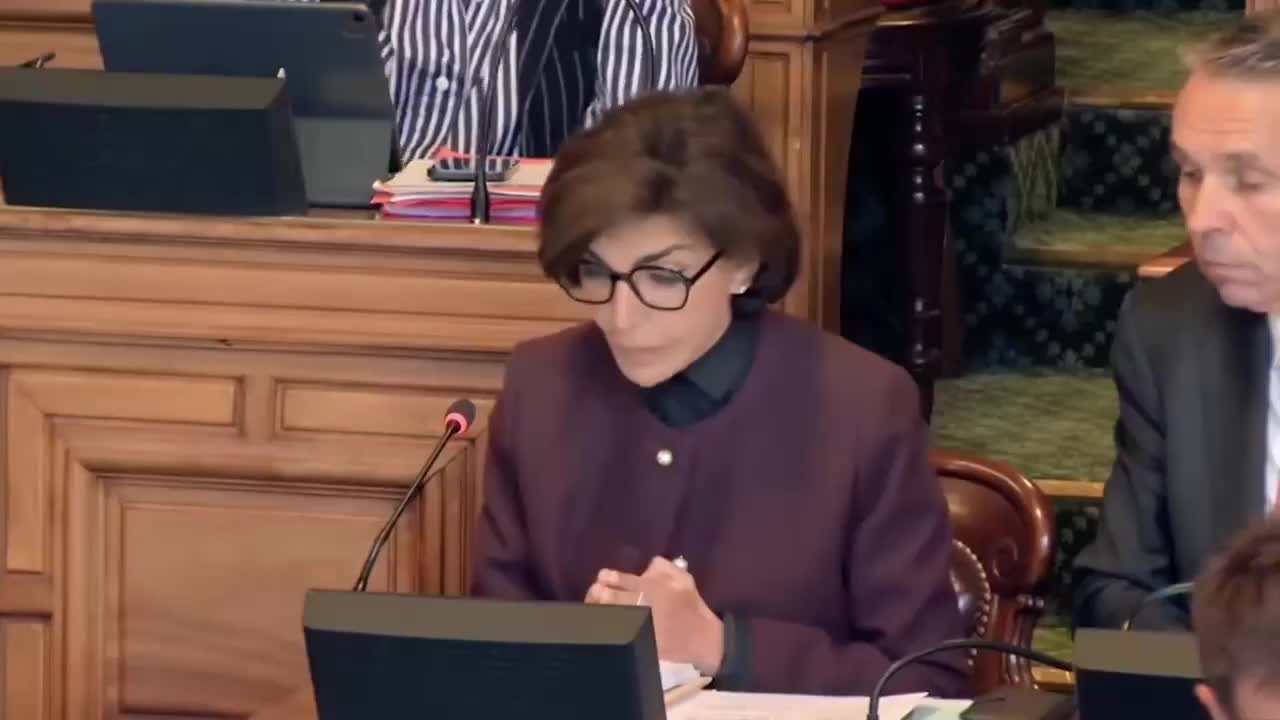 El Gobierno francés confirma un robo en el Louvre y declara el cierre provisional del museo