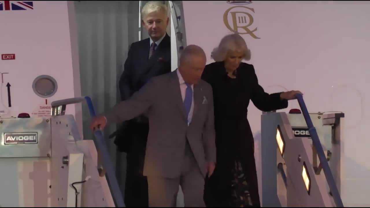 Carlos de Inglaterra primer monarca británico en rezar públicamente junto a un Papa en 500 años