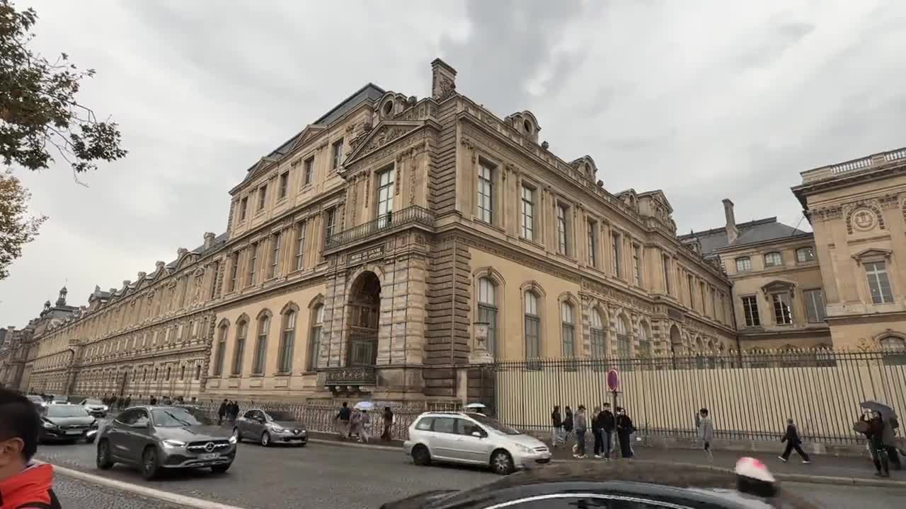 La Policía francesa detiene a varios sospechosos del robo en el Museo del Louvre