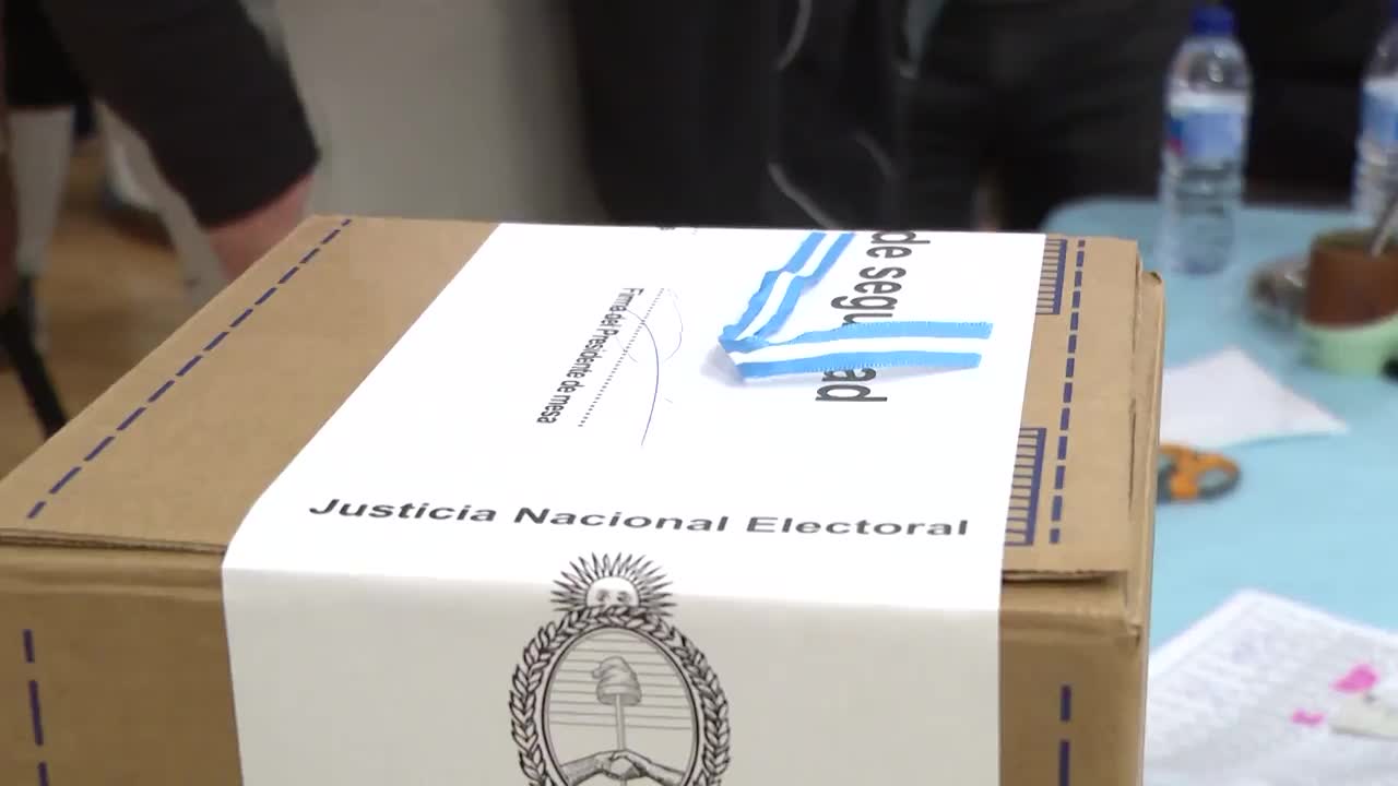 Argentinos votan en unas cruciales elecciones legislativas
