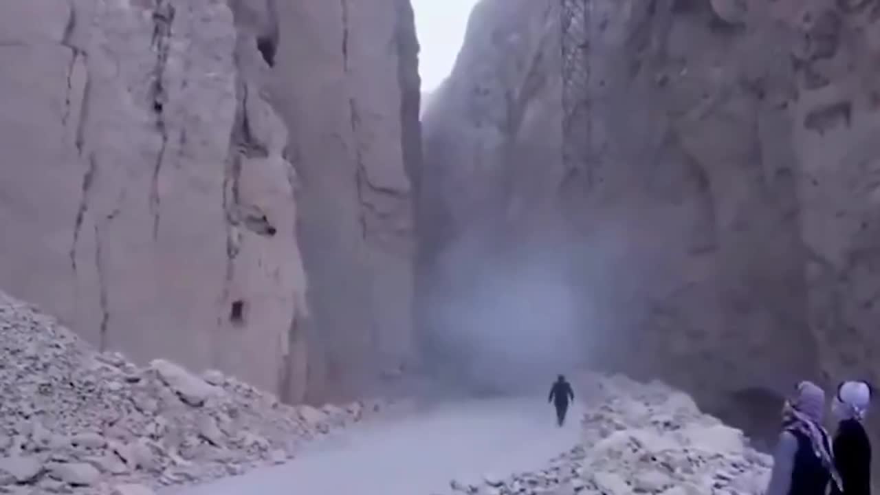 Aumentan a cerca de 20 los muertos y 320 los heridos por un terremoto de 6.3 en Afganistán