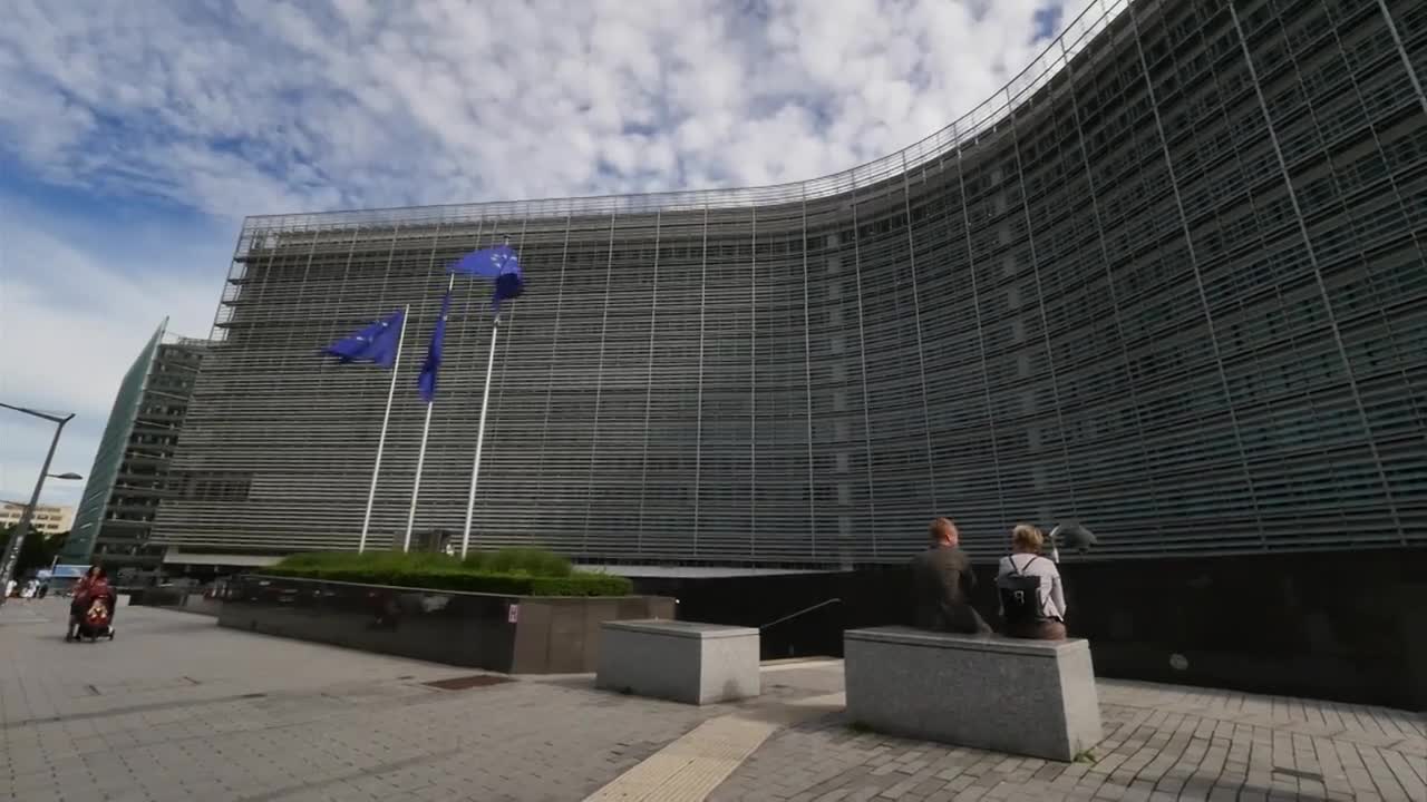 La Comisión Europea planteará rebajar las medidas de protección de datos del RGPD