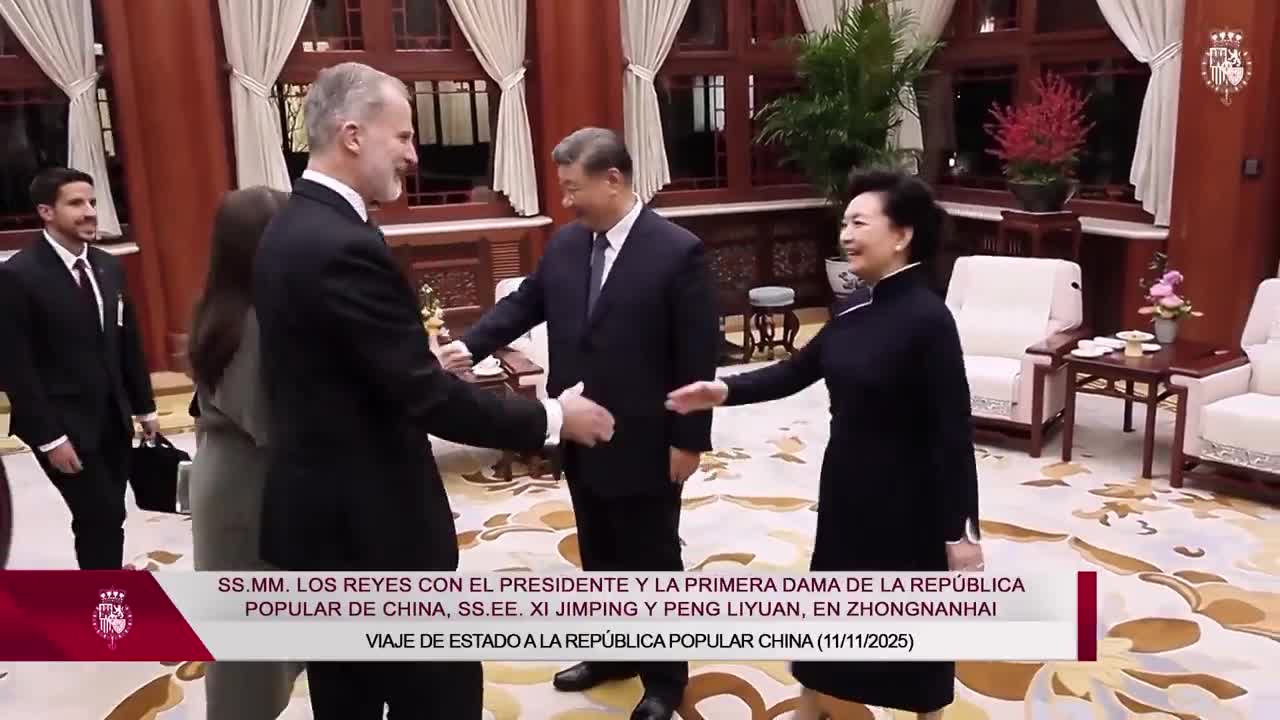 El presidente de China y la primera dama ofrecen una cena privada a los Reyes