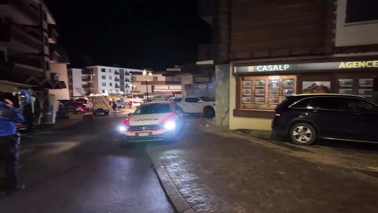 Unas bengalas en botellas de champán causaron el incendio de Crans-Montana (Suiza)