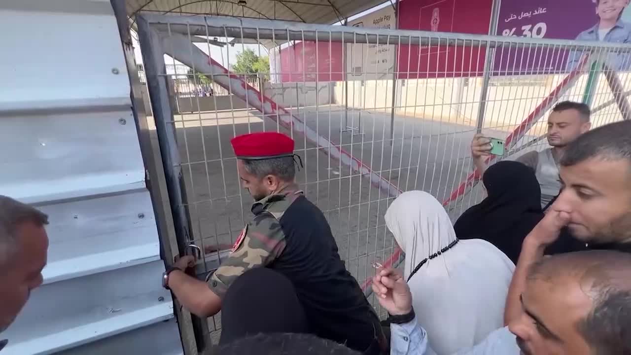 El cruce de Rafá reabre oficialmente en ambas direcciones para el paso limitado de personas