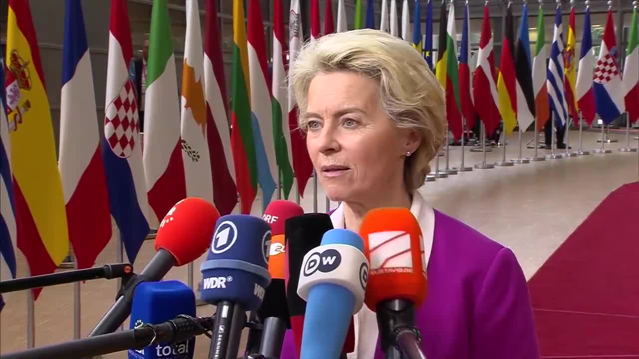 Bruselas pone el foco en la 'flota fantasma' de Rusia, bancos y exportaciones