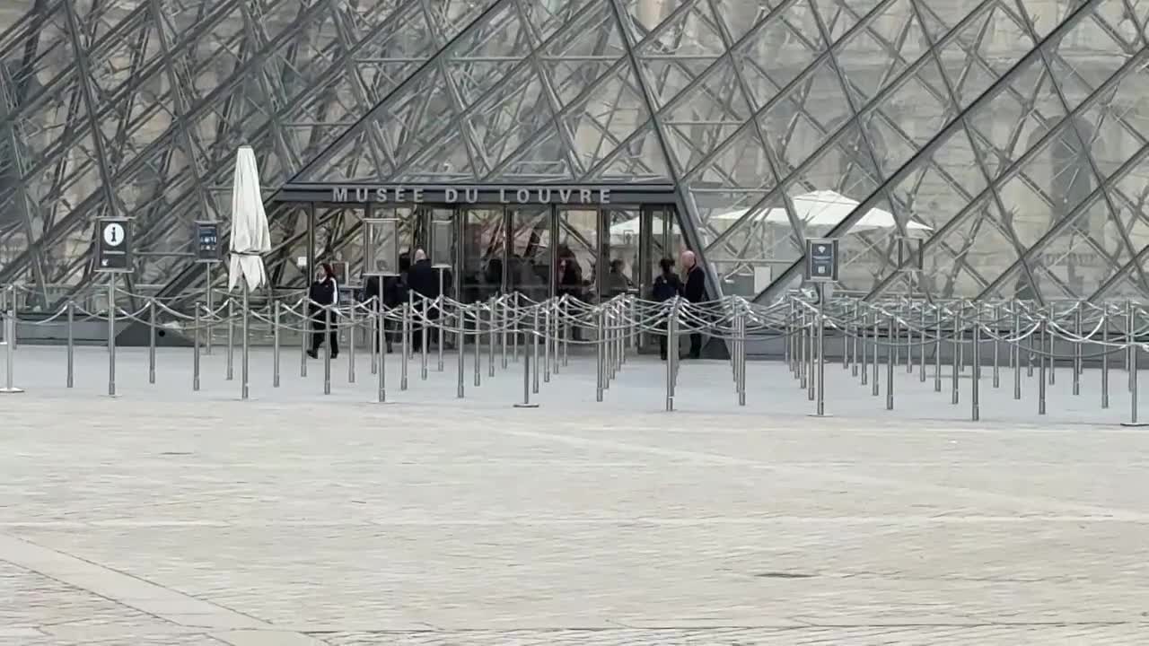 Dimite la directora del Museo del Louvre, Laurence des Cars