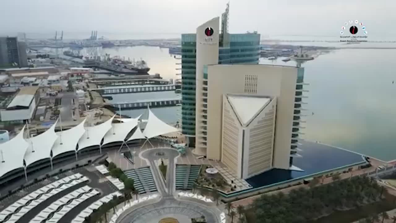 Atacado e incendiado en aguas de Dubai (EAU) un 