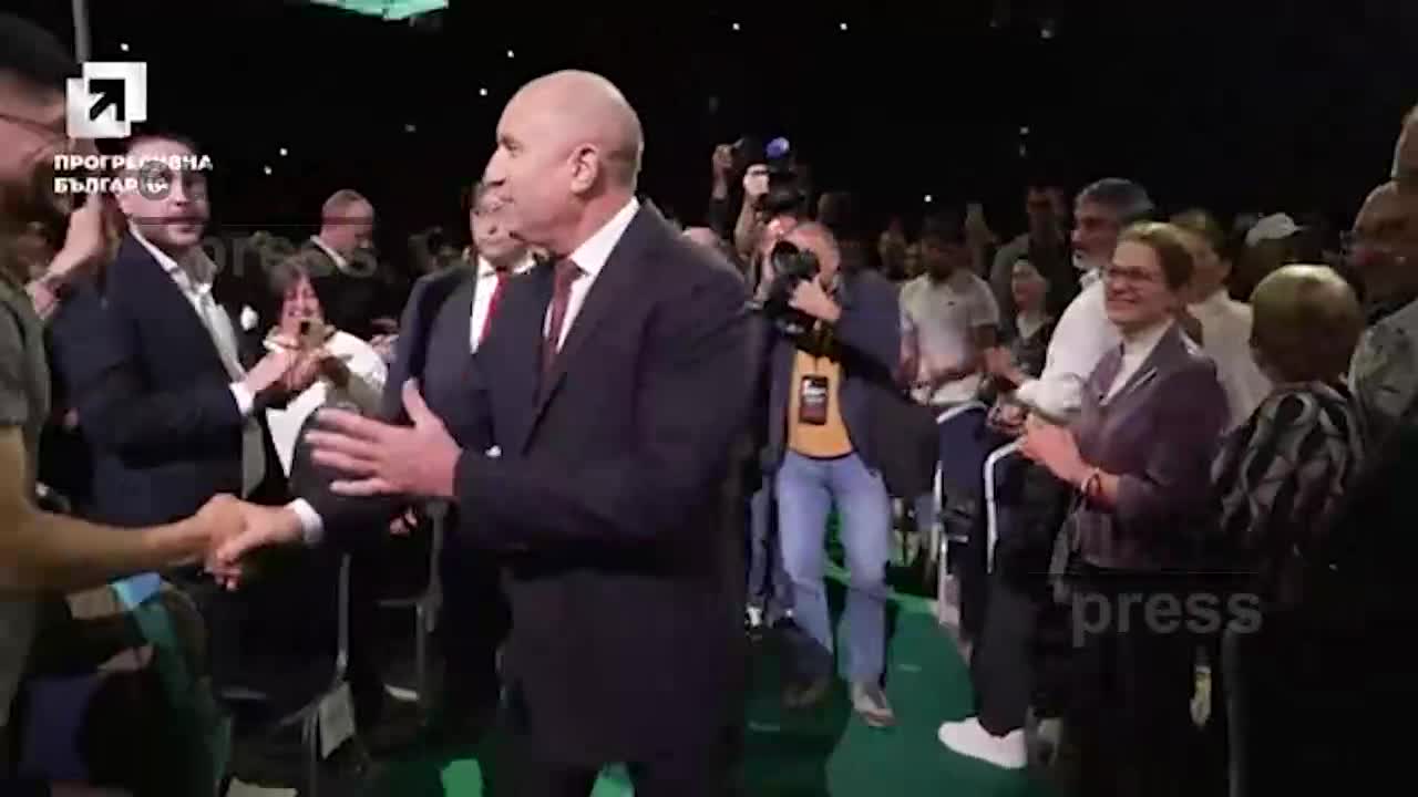 El prorruso Radev se impone en las legislativas búlgaras con el 44% del voto