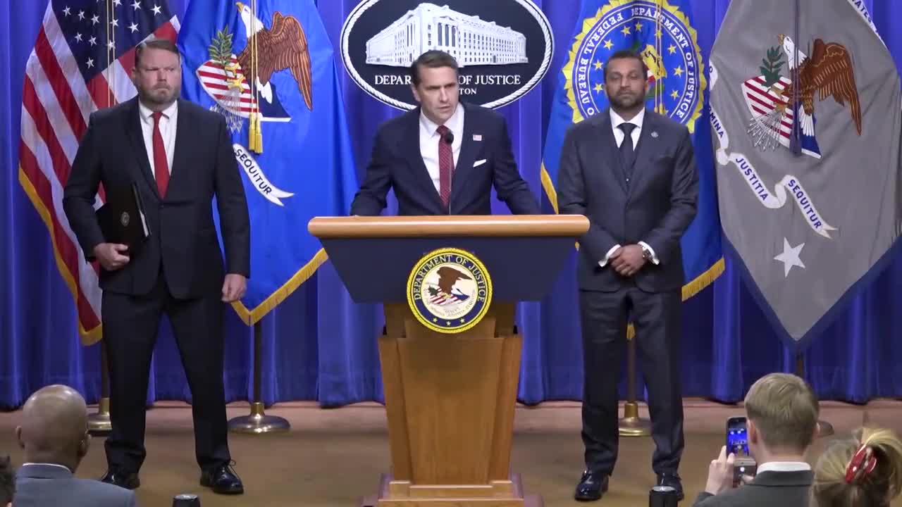 El Departamento de Justicia imputa por segunda vez al exdirector del FBI James Comey