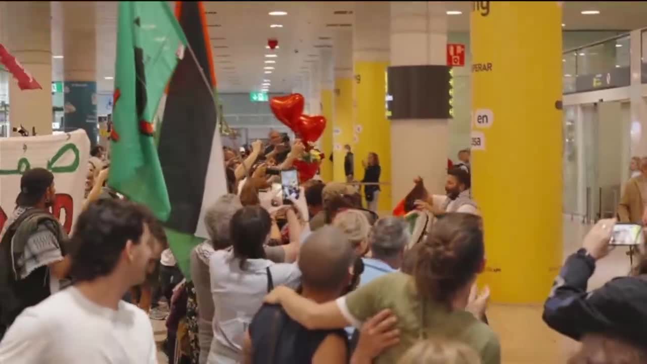 Saif Abukeshek al aterrizar en Barcelona: 