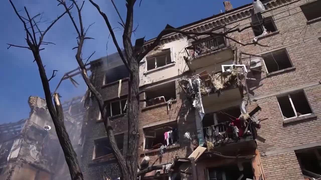Uno de los ataques rusos más potentes contra Kiev deja al menos cuatro muertos y 100 heridos