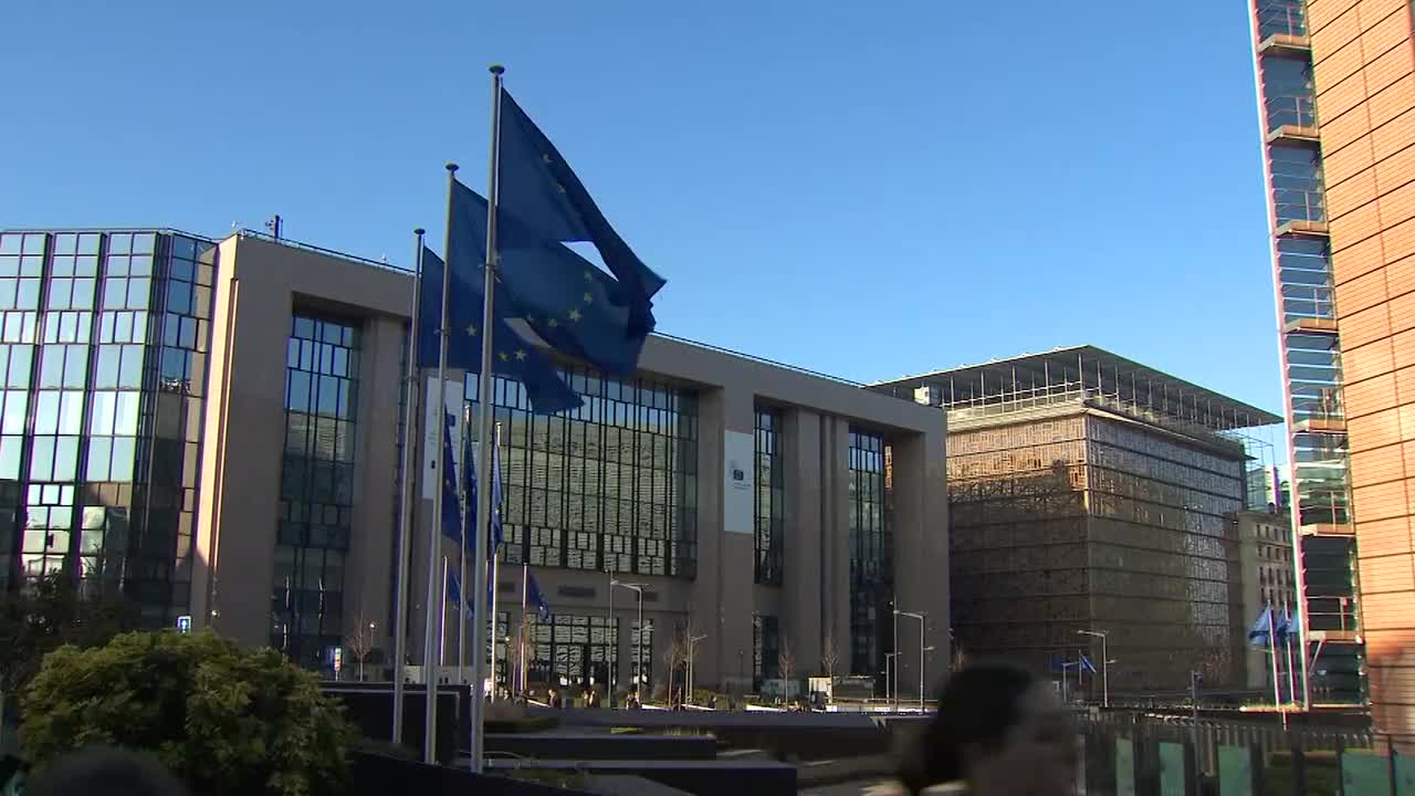 La UE acuerda endurecer la política de retornos y consolida centros de deportación en exterior