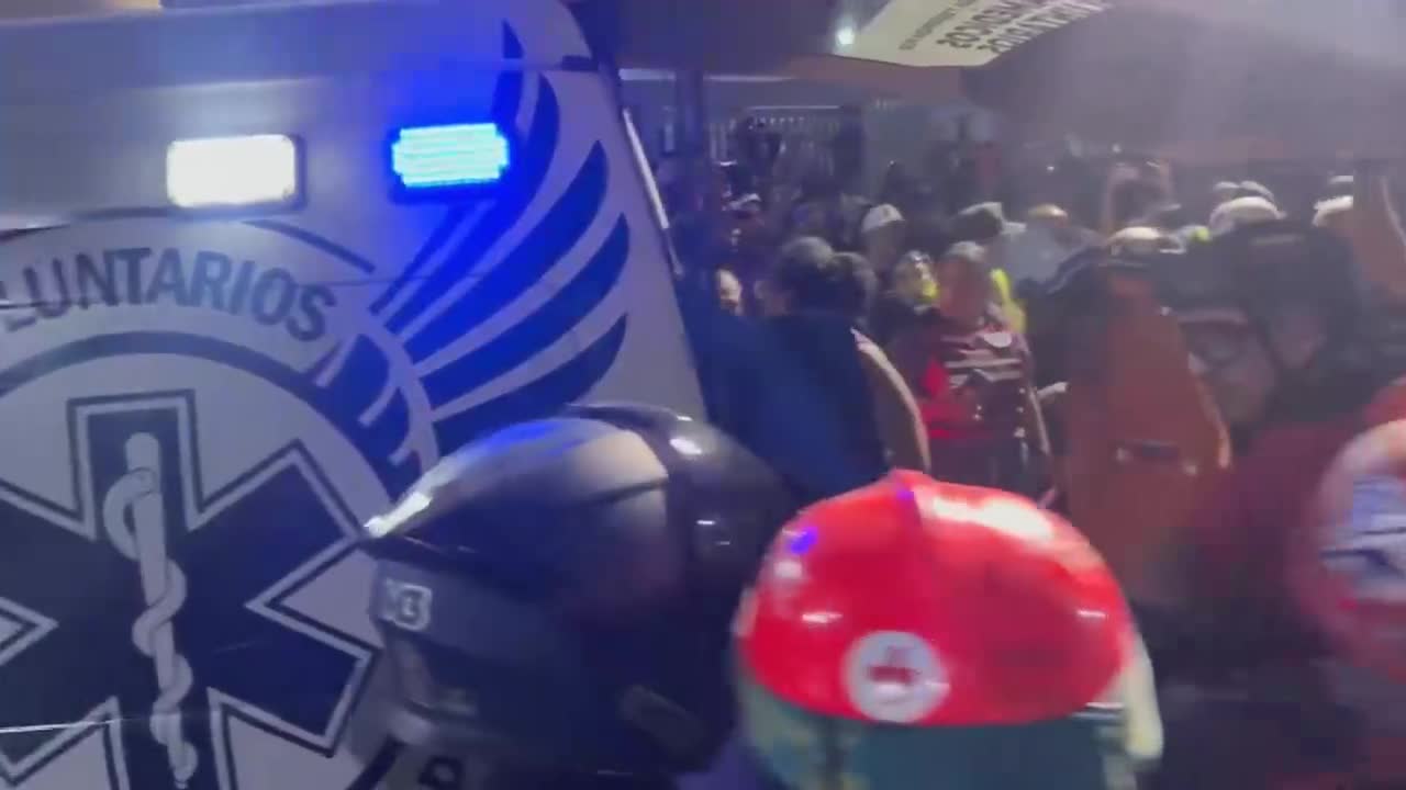 Aumentan a 920 los muertos por los terremotos en Venezuela