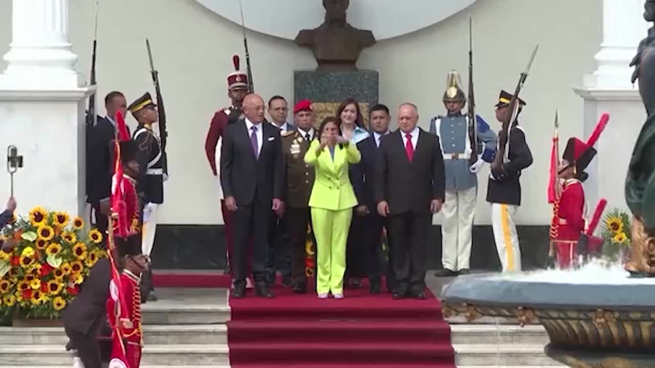 Delcy Rodríguez pide un acto de conciliación a Aldama y amenaza con querellarse contra él