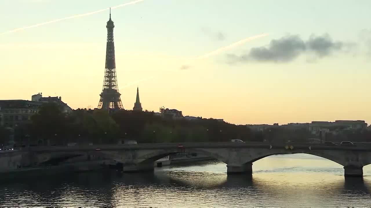 Francia aprueba una ley que restringe el acceso a redes sociales a menores de 15 años