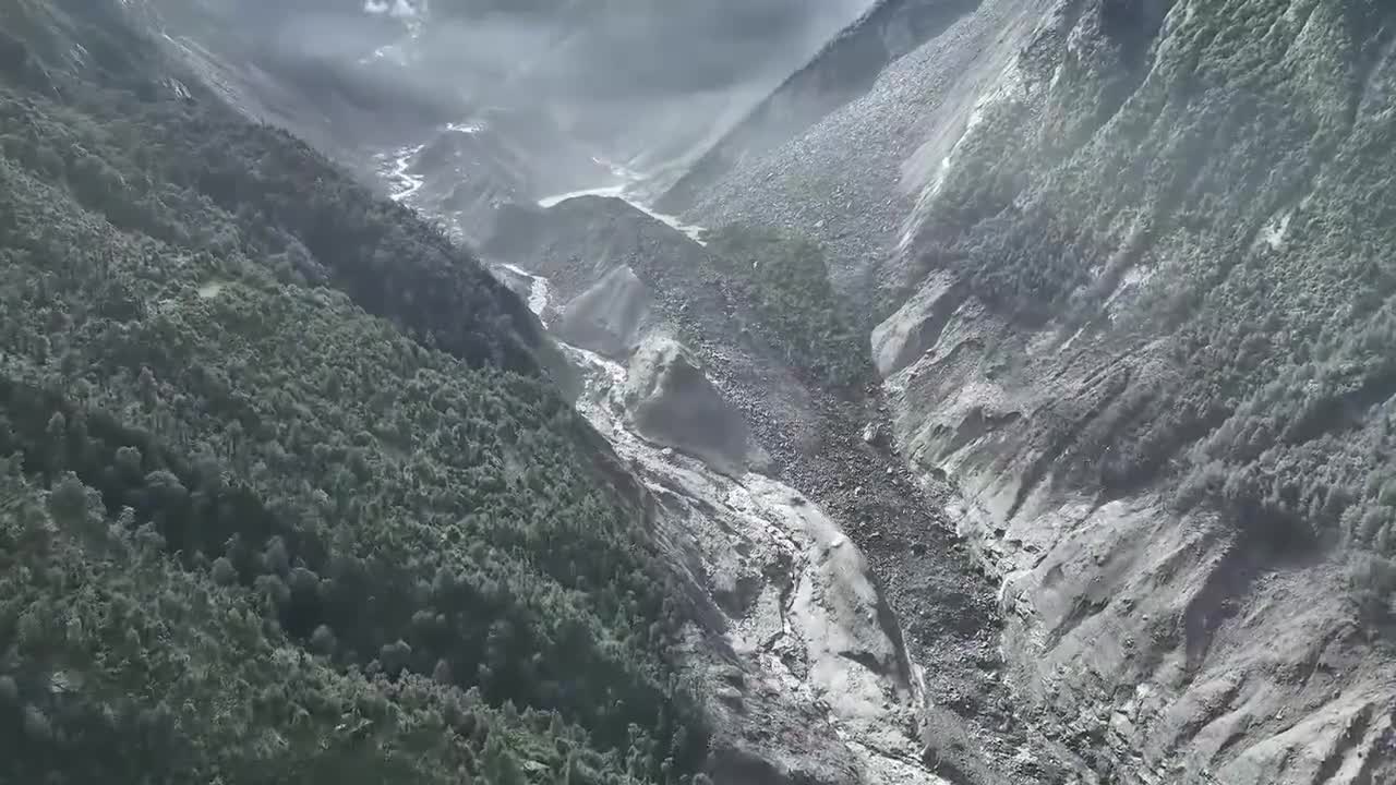 Las autoridades de Nepal elevan a cerca de 470 los fallecidos en las inundaciones