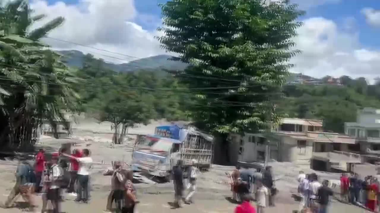 Nepal contacta con un segundo español desaparecido tras la riada que deja 626 muertos