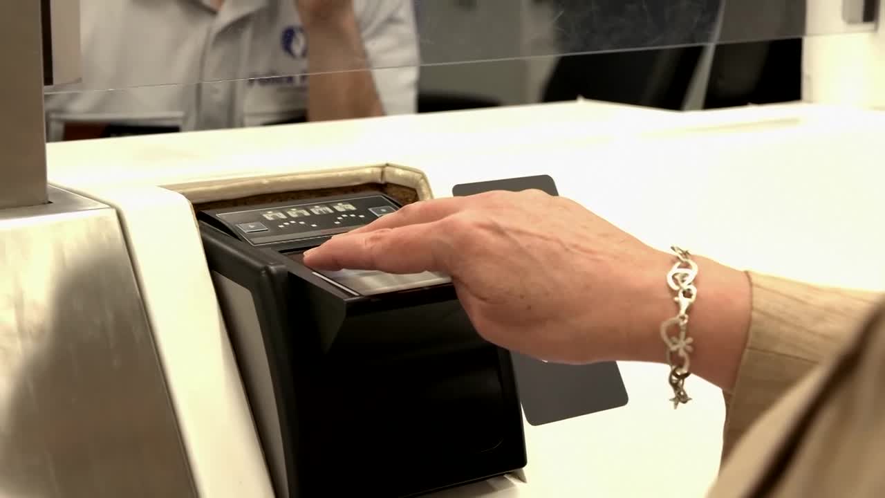 Italia prorroga por otros 15 días los controles a pasajeros de España