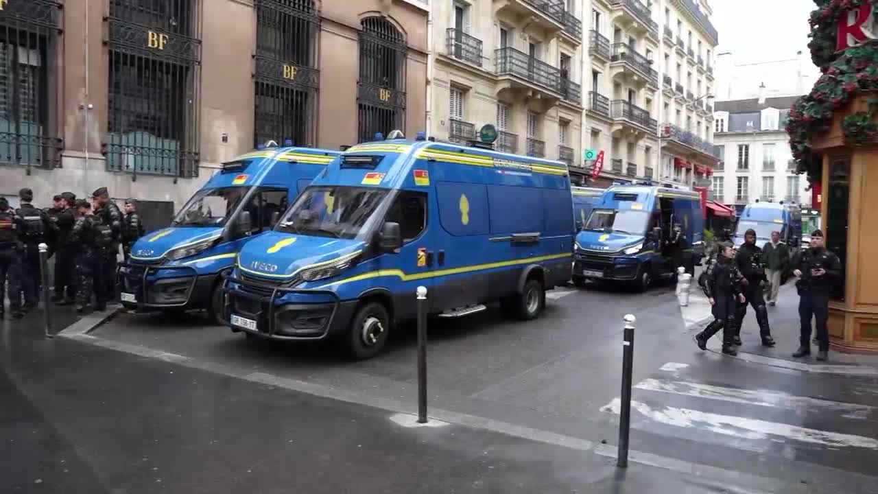 Más de 400.000 manifestantes salen a protestar en Francia en una jornada con menos disturbios