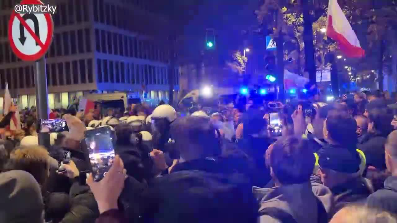 La Policía rodea la sede del Tribunal Constitucional de Polonia